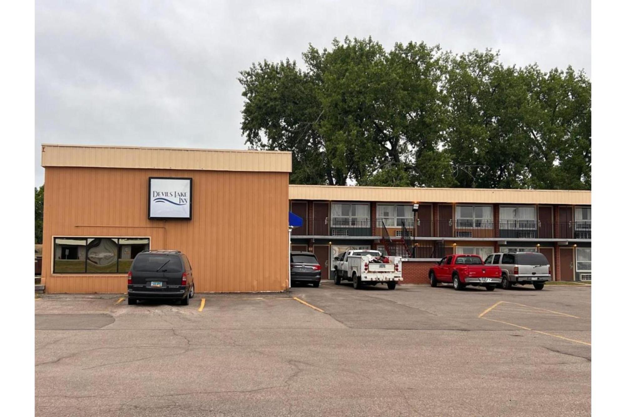 Devils Lake Inn By Oyo Near Devils Lake Regional Airport Exterior photo