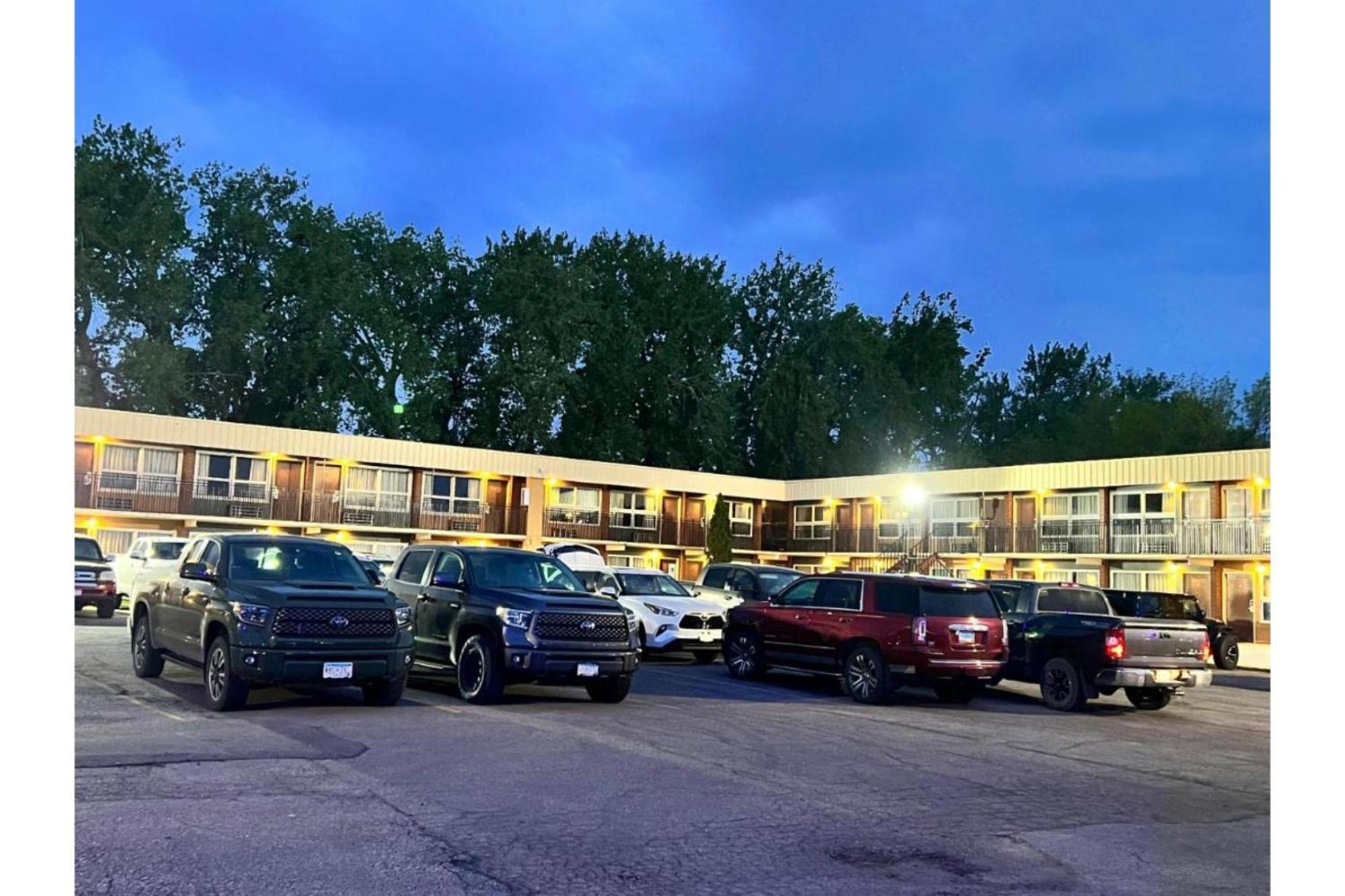 Devils Lake Inn By Oyo Near Devils Lake Regional Airport Exterior photo