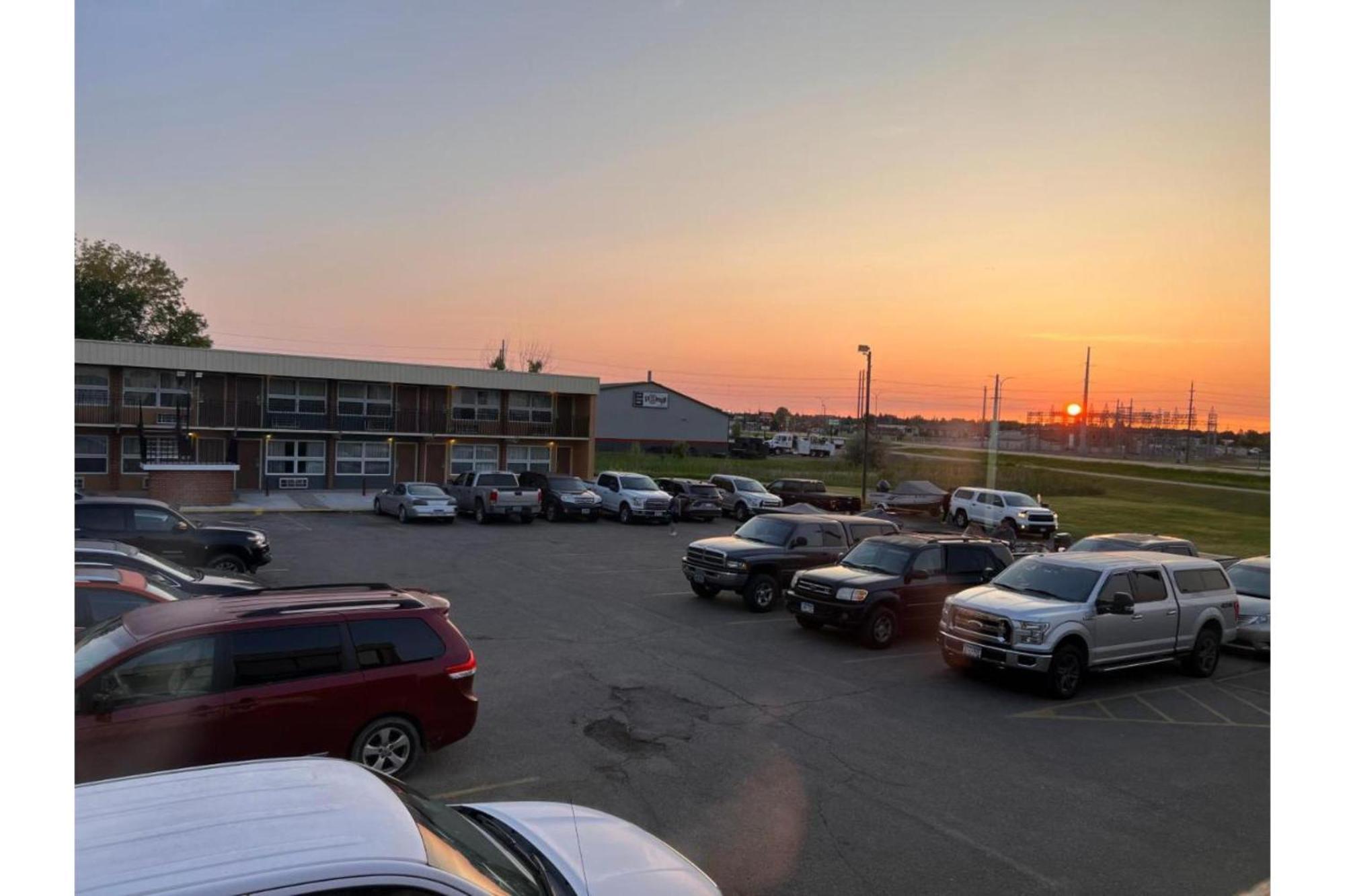 Devils Lake Inn By Oyo Near Devils Lake Regional Airport Exterior photo