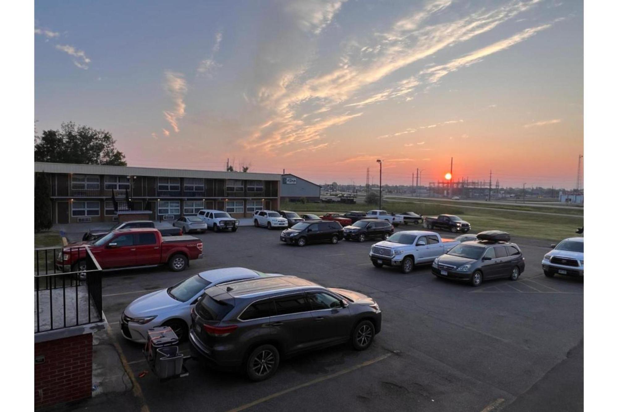 Devils Lake Inn By Oyo Near Devils Lake Regional Airport Exterior photo